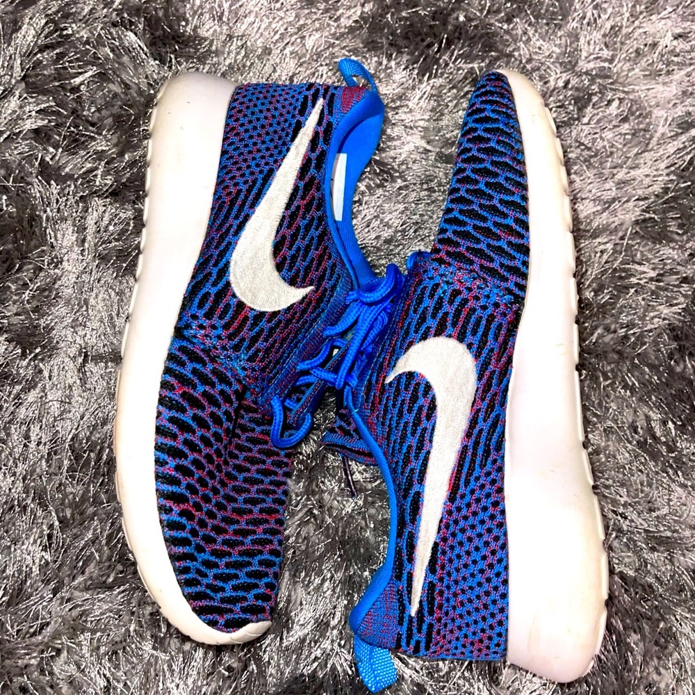 Nike FlyNit Roshe Blue and white university red
